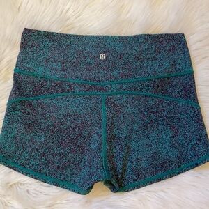 Lululemon In Movement Shorts - Size 12 - Everlux - Ditzy Spritz / Teal Media